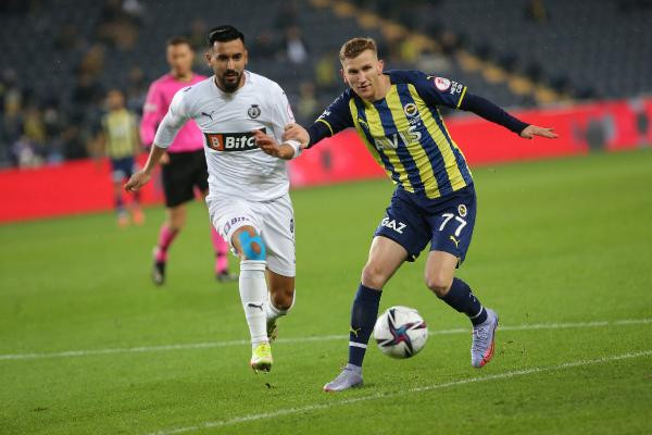 Fenerbahçe, Burak Kapacak'ı 1 yıllığına Sivasspor'a kiraladı