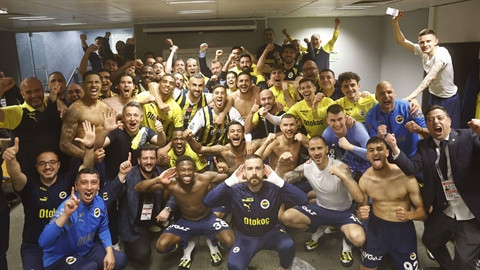 Fenerbahçe, derbi zaferiyle şampiyonluk yarışına 'devam' dedi