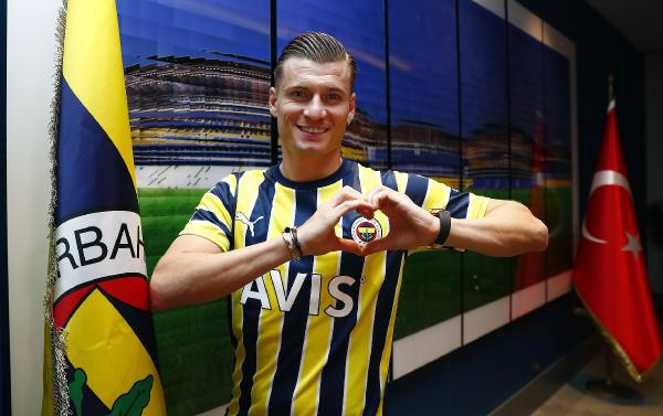 Fenerbahçe, Ezgjan Alioski’yi kiraladığını açıkladı