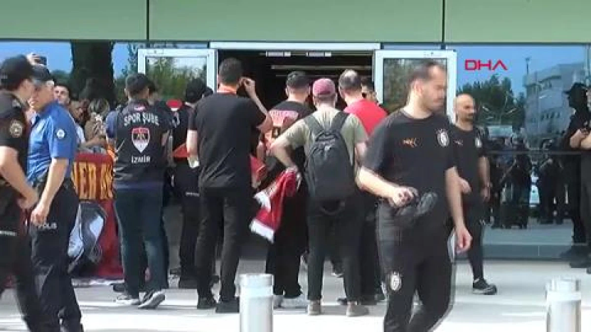 Galatasaray'a İzmir'de coşkulu karşılama