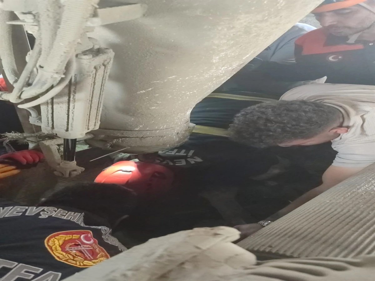 Har&ccedil; karma makinesine sıkışan iş&ccedil;i ağır yaralandı