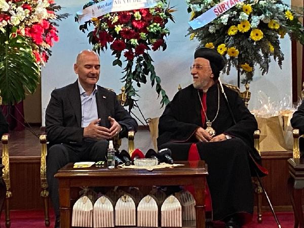 İçişleri Bakanı Soylu Süryani Kadim Meryem Ana Kilisesi'ni ziyaret etti