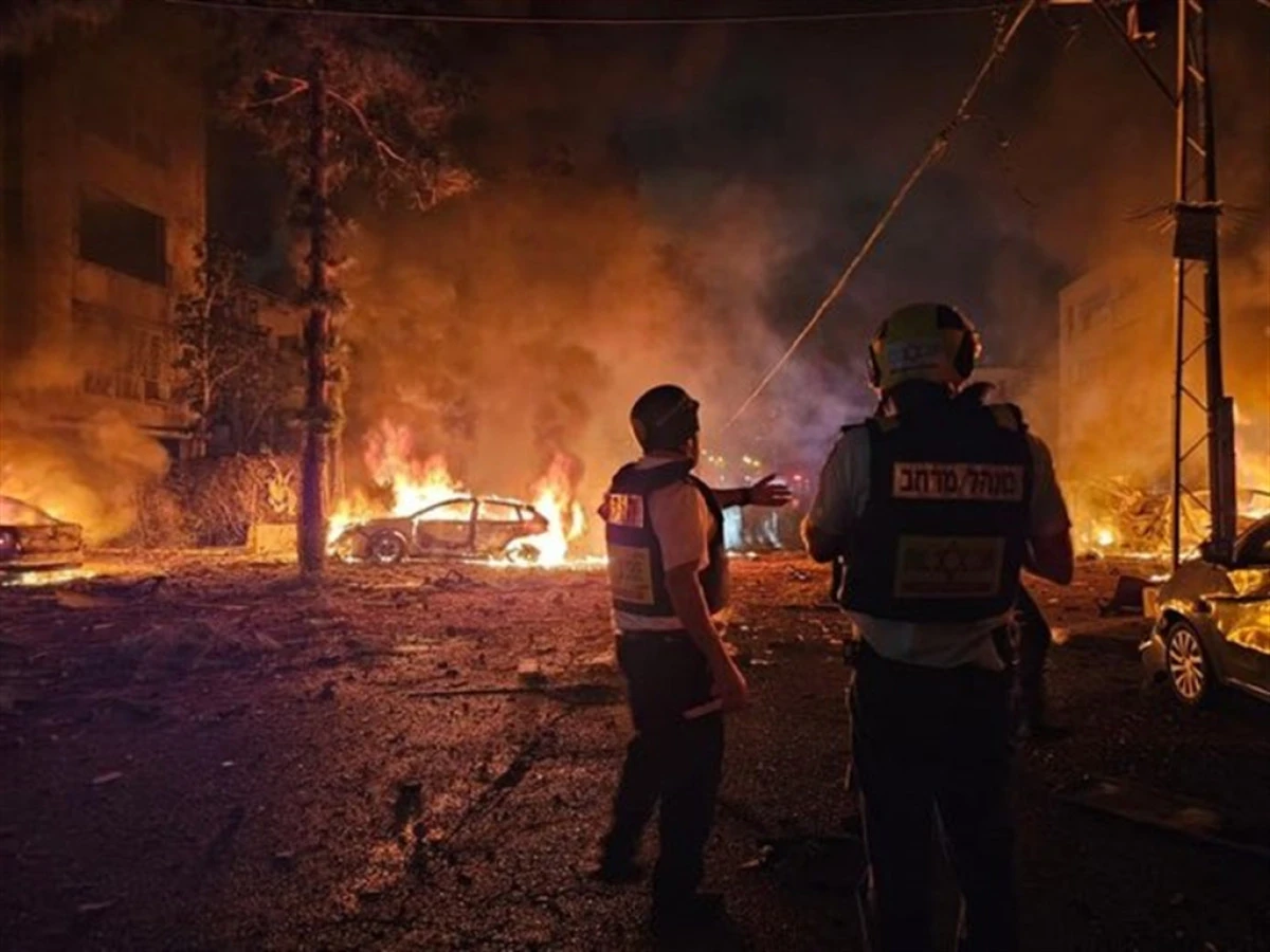 İran’ın İsrail’e fırlattığı füzelerden bazıları Hayfa kentine isabet etti