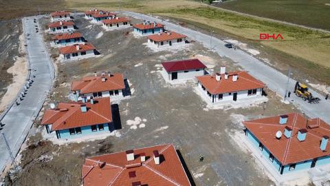 İslahiye’de 20 köy evi hak sahiplerine teslim edildi