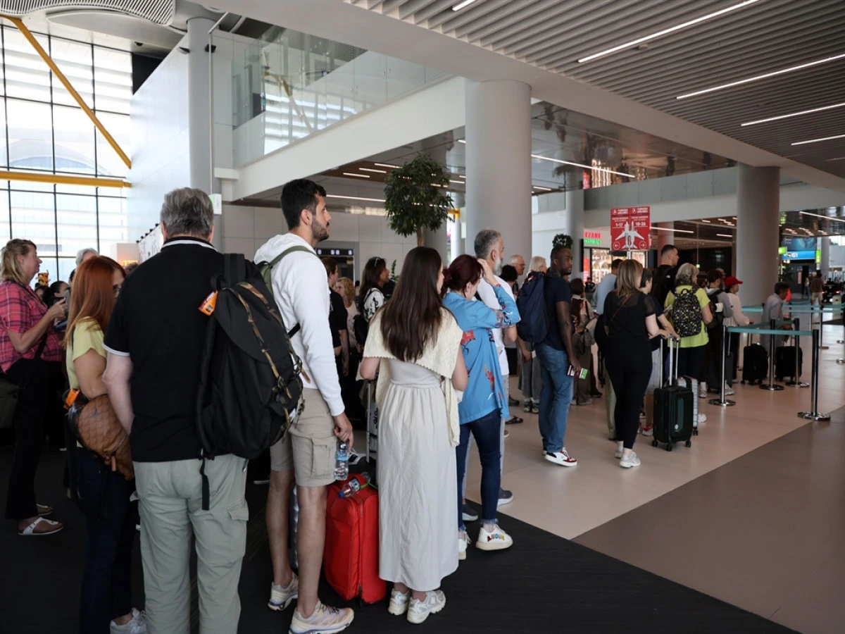 İstanbul Havalimanı'nda bayram yoğunluğu; bin 642 uçuş gerçekleştirilecek
