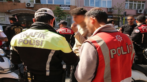 İstanbul'da okul önlerinde yapılan denetimde aranan 3 bin 708 kişi yakalandı
