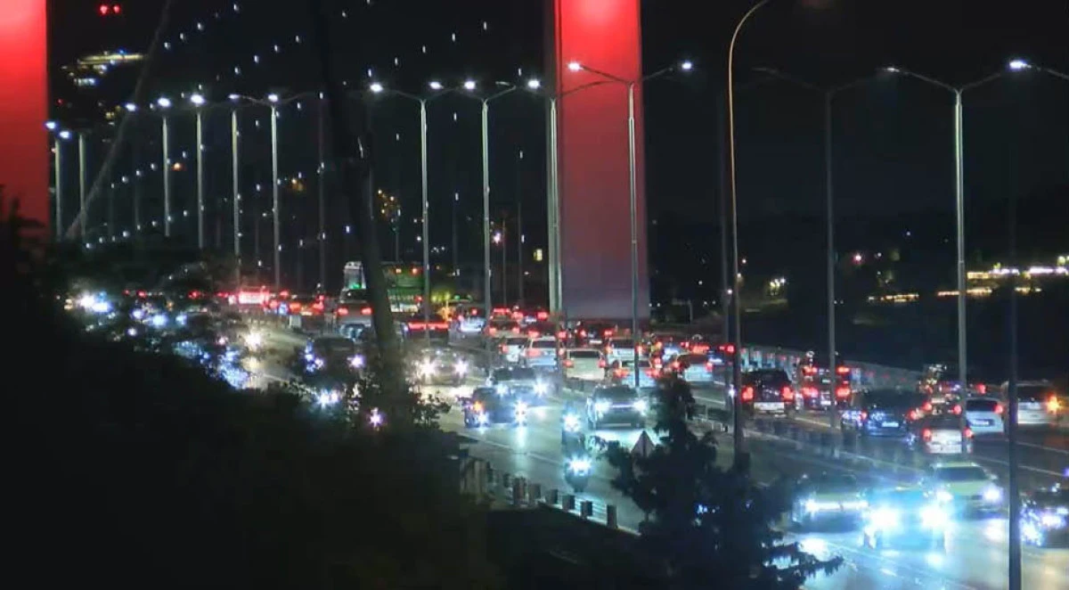 İstanbul'un çıkış güzergahlarında trafik yoğunluğu