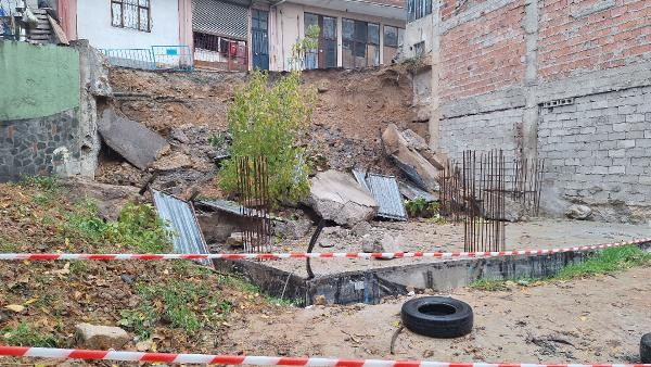 İstinat duvarının çöktüğü, 3 bina boşaltıldığı alanda belediye çalışma başlattı