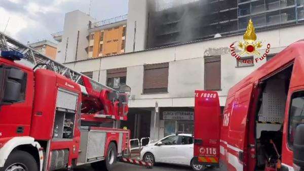 İtalya’nın başkenti Roma’da yangın: 1 ölü, 9 yaralı