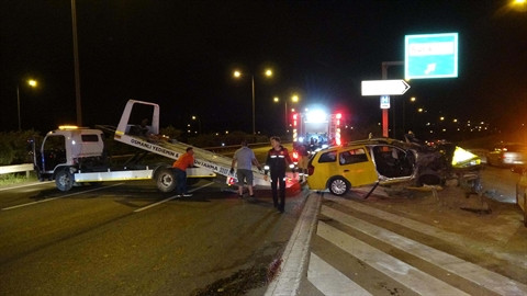 İzmir'deki taksi kazasında ölü sayısı 2'ye çıktı