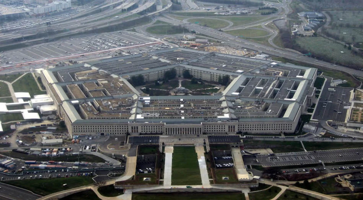 Katar'ın ABD'ye hediye ettiği uçak Pentagon envanterine girdi