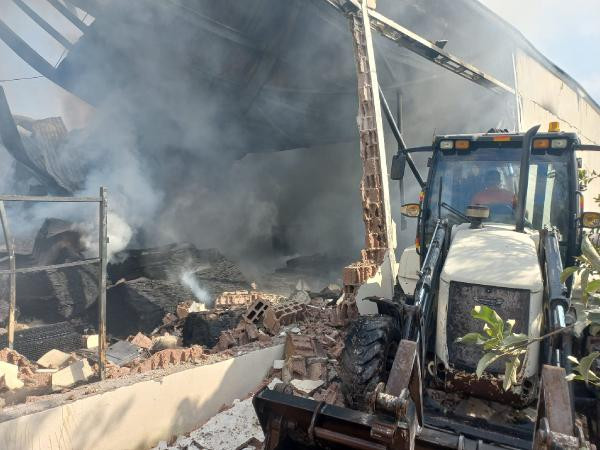 Kayseri'de keçe fabrikası yangını, 3 saatte söndürüldü 