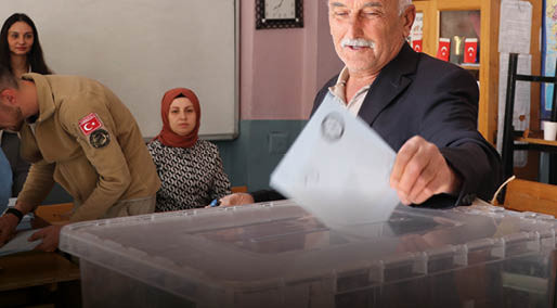  Kayseri'nin Pınarbaşı ilçesinde oy kullanma işlemi başladı
