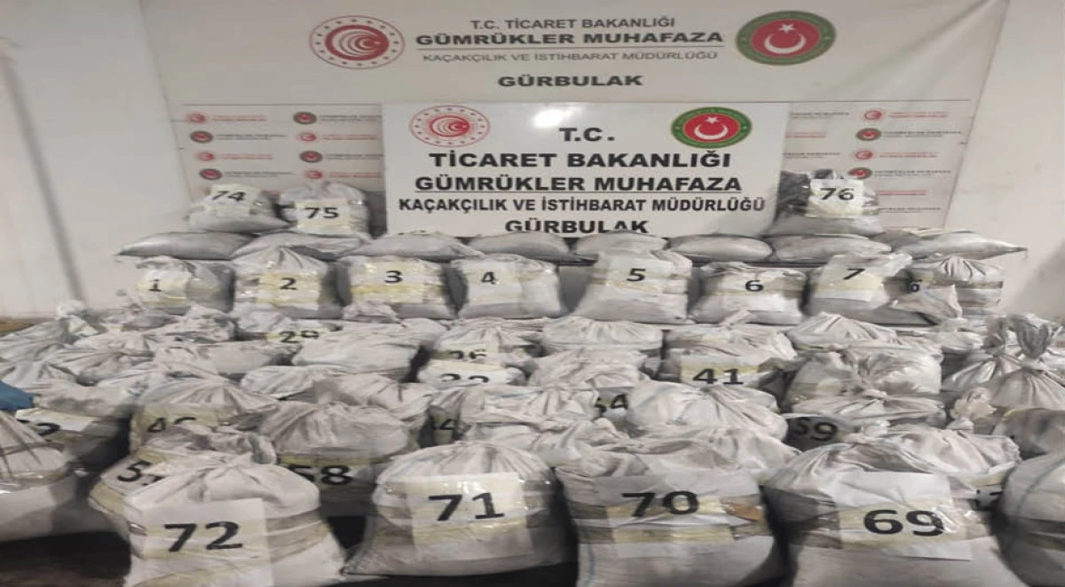 Kömüre emdirilmiş, 1 ton 870 kilogram metamfetamin ele geçirildi