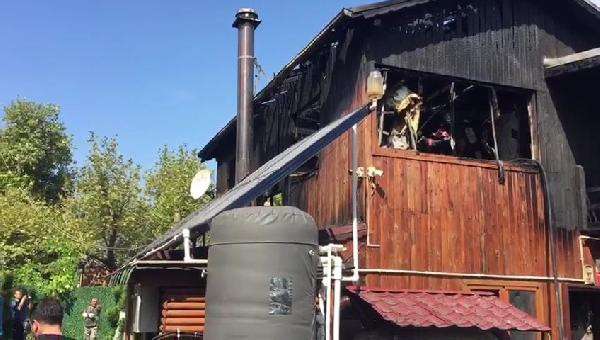 Konaklama tesisinde yangın, itfaiye ekipleri tarafından s&ouml;nd&uuml;r&uuml;ld&uuml;