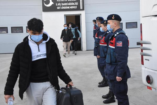 Kütahya’dan 138 kaçak göçmen daha sınır dışı edildi