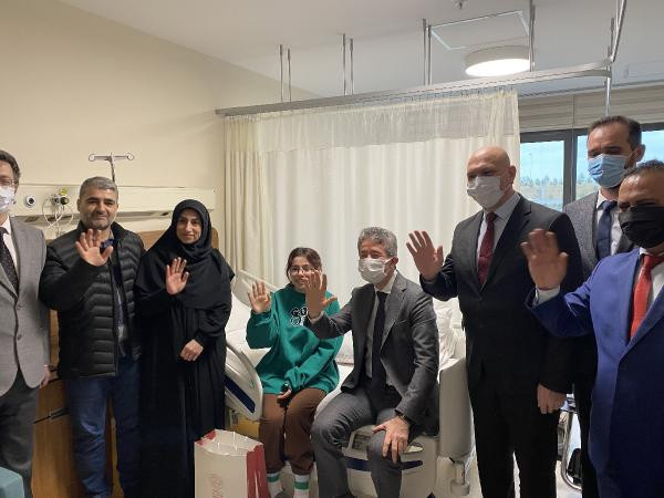 Milli Eğitim Müdürü Levent Yazıcı  Yüsranur'u hastanede ziyaret etti