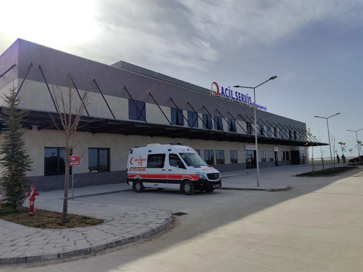 Minib&uuml;s&uuml;n altında kalan 20 g&uuml;nl&uuml;k bebek &ouml;ld&uuml;; s&uuml;r&uuml;c&uuml; baba ile anne g&ouml;zaltında