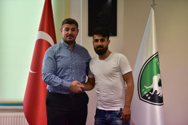Muğdat Çelik 32 yaşında futbolu bıraktığını açıkladı
