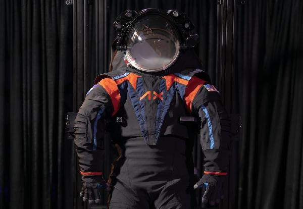 NASA yeni ‘uzay kıyafetini’ düzenlediği etkinlikle tanıttı