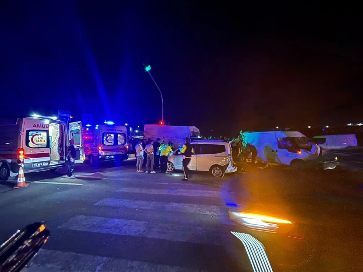 Niğde'de zincirleme kaza: 10 yaralı