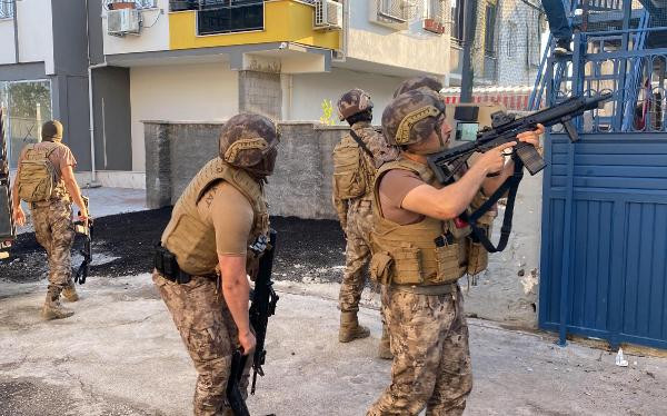 Osmaniye ve Adana'da uyuşturucu satıcılarına operasyon: 9 gözaltı