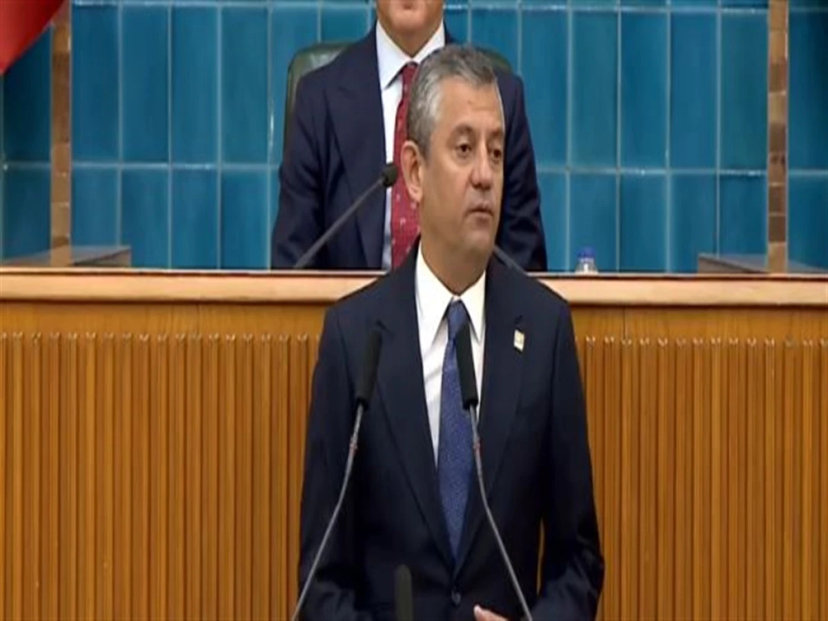 Özgür Özel: Asgari ücrete seyyanen zam için mücadeleye devam edeceğiz