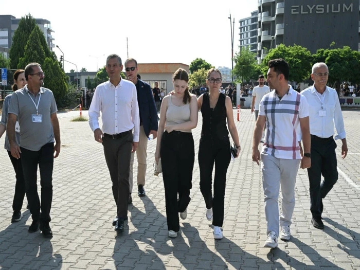 Özgür Özel, Nehir Zeyrek'i sınav sabahı yalnız bırakmadı