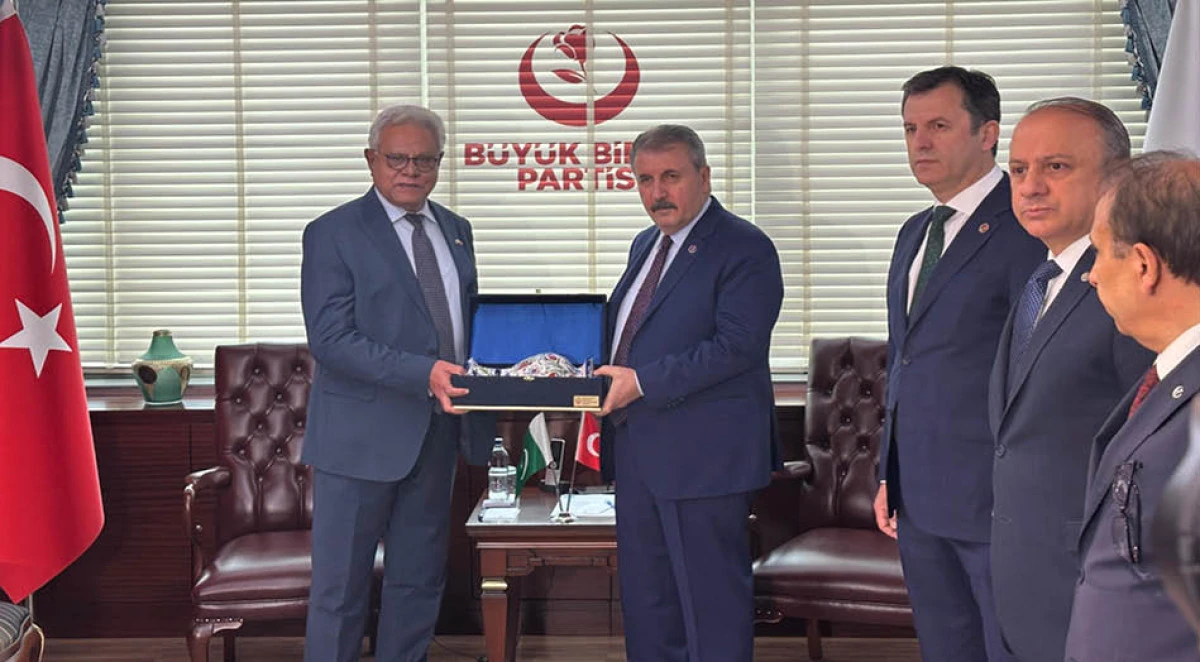 Pakistan Büyükelçisi Cüneyd, BBP lideri Destici’yi ziyaret etti