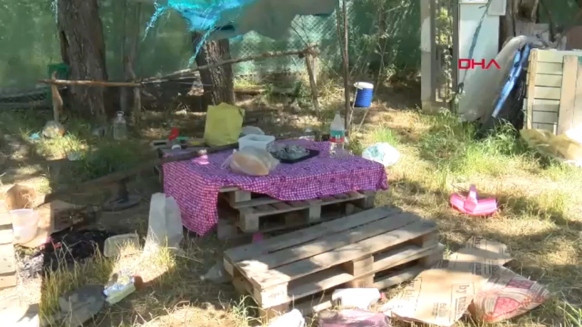 Piknikte tartıştığı eşini bı&ccedil;aklayarak &ouml;ld&uuml;rd&uuml;