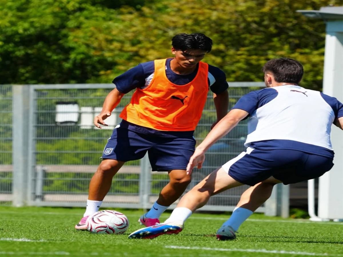 RAMS Başakşehir FK, yeni sezon hazırlıklarını s&uuml;rd&uuml;rd&uuml;