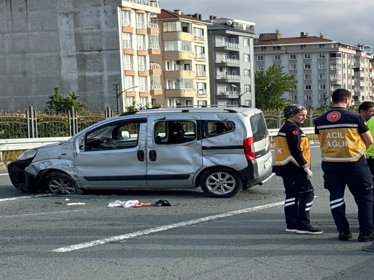 Rize'de araç, bariyerlere çarptı: 2 ölü, 3 yaralı