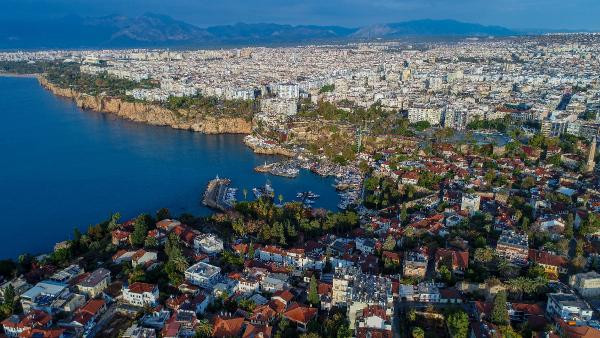 Rus ve Ukraynalılar akın etti; Antalya'da yabancıya konut satışı iki katına çıktı