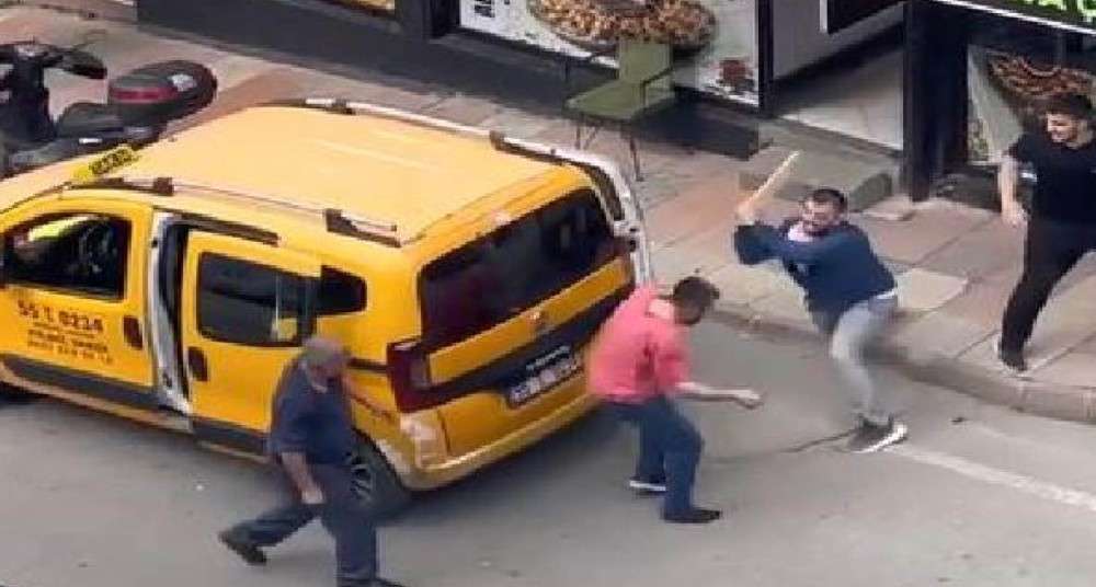 Samsun'da bıçak ve sopalı kavga kamerada: 1 ölü, 1 yaralı