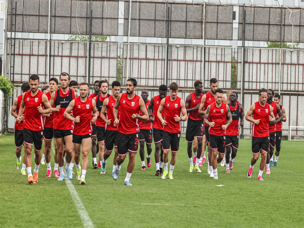 Samsunspor, yeni sezon hazırlıklarını s&uuml;rd&uuml;rd&uuml;