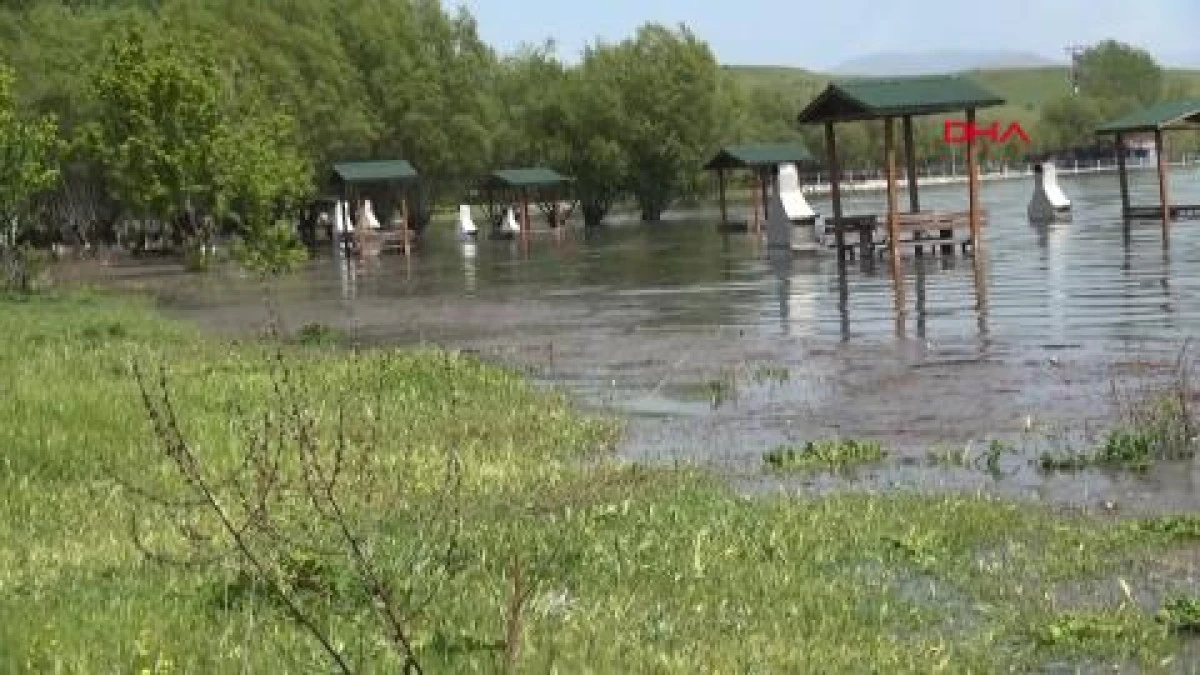 Sivas-Kılı&ccedil;kaya Barajı taştı; belediye tesisleri su altında kaldı