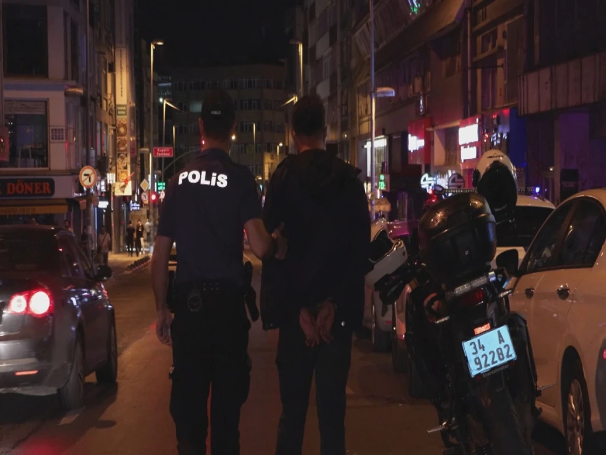 Taksim ve Kadık&ouml;y'de helikopter destekli 'Huzur İstanbul' denetimi