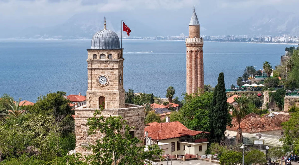 Tarihi saat kulesi 'zamana' yetişemiyor