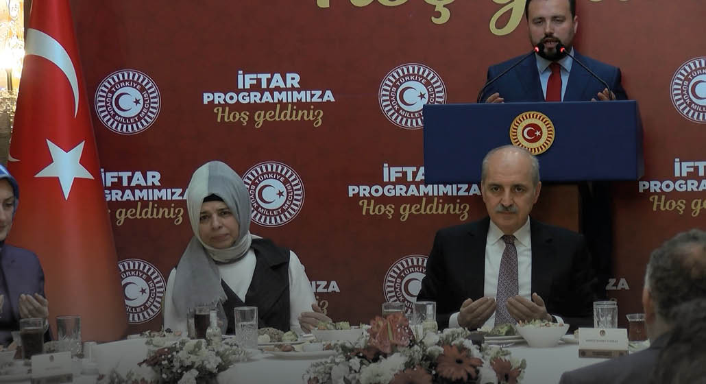 TBMM Başkanı Kurtulmuş, Kadıköy'de STK temsilcileriyle iftarda buluştu