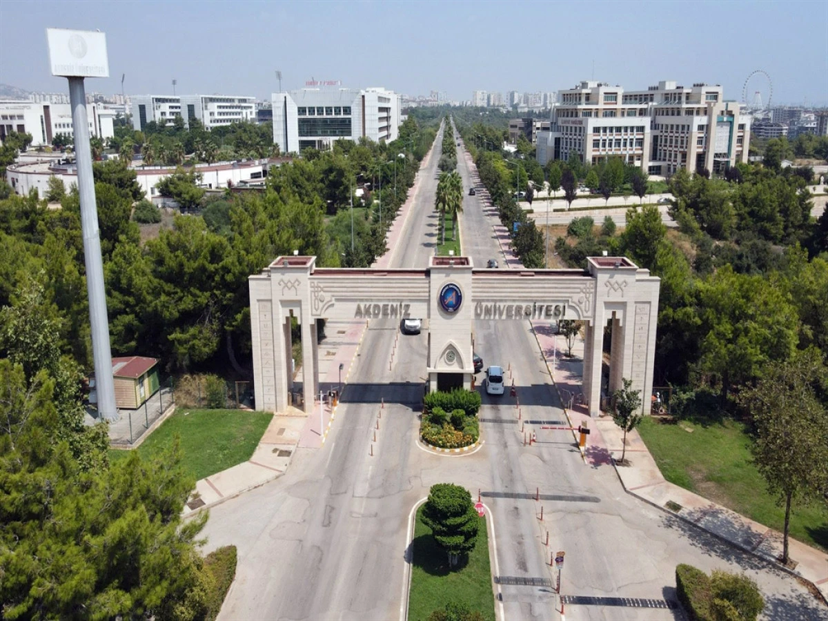 Tıp literat&uuml;r&uuml;ne adını yazdıran Akdeniz &Uuml;niversitesi&rsquo;nde 3&rsquo;&uuml;nc&uuml; rahim nakli operasyonu başladı