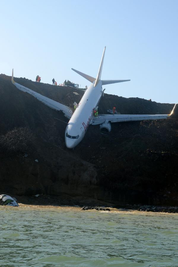 Trabzon’da pisten çıkan uçağın pilotu yardımcısını suçladı 