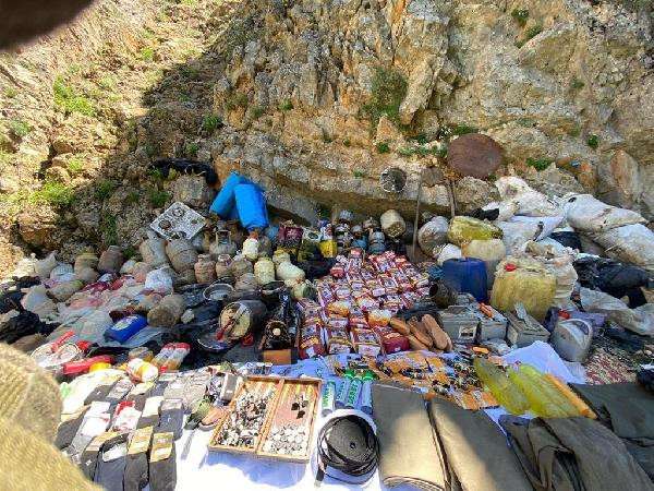 Tunceli'de PKK sığınağında m&uuml;himmat ve yaşam malzemesi ele ge&ccedil;irildi