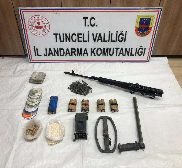 Tunceli'de teröristlerin kullandığı 3 sığınak yok edildi