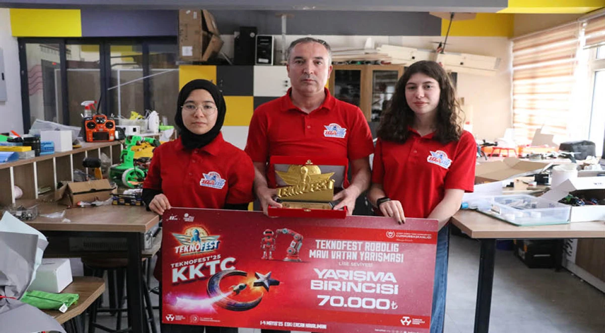 Türkiye’den aldığı bayrağı Kıbrıs’ta göndere çeken robot projesiyle TEKNOFEST’te birinci oldular