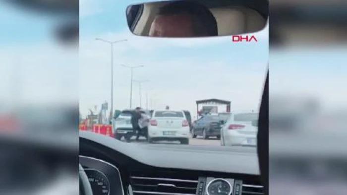 Diyarbakır&rsquo;da trafikte yol verme kavgası kamerada