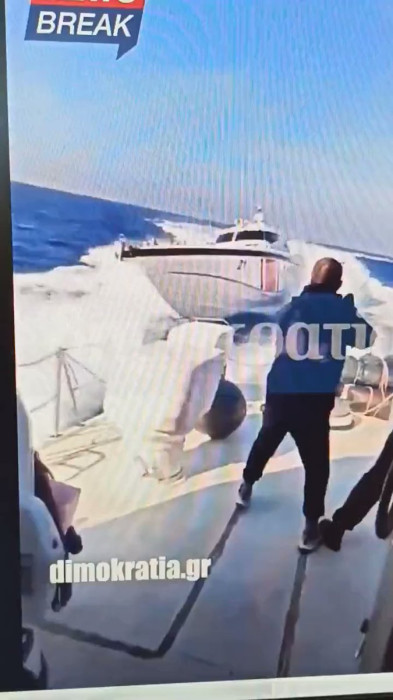 Yunan Sahil Güvenlik botu Türk balıkçı teknelerine ateş açtı