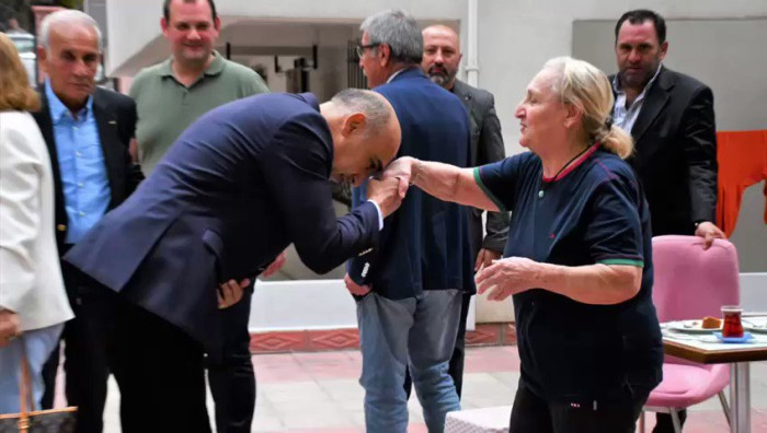 Başkan Dr. Bülent Kerimoğlu,Bakırköy'de partisinin öbek çalışmasına katıldı