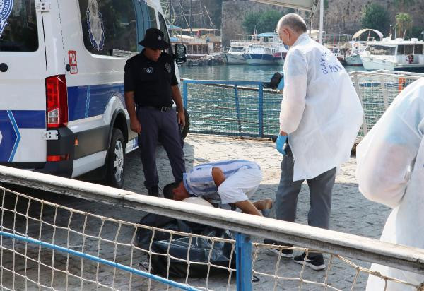 Almanca öğretmeni serinlemek için girdiği denizde boğuldu