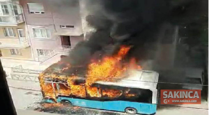 Sivas'ta halk otobüsü kül oldu.